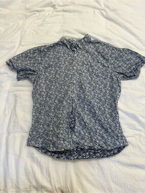 Old Navy Navy and White Floral Short-Sleeve Button-Down Shirt